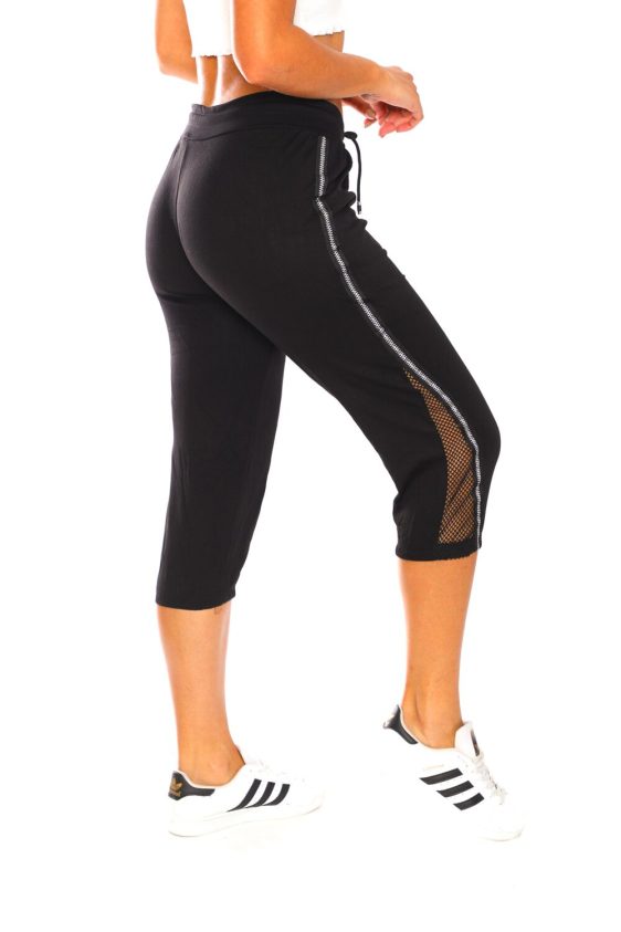 Level up your athleisure collection with this premium quality stylish solid yoga crop pants featuring with side fish-net and drawstrings. Enjoy your joggings, gym workout, yoga or running errands with these ultra comfortable, soft actiwear. You may also consider wearing them for a perfect night sleep